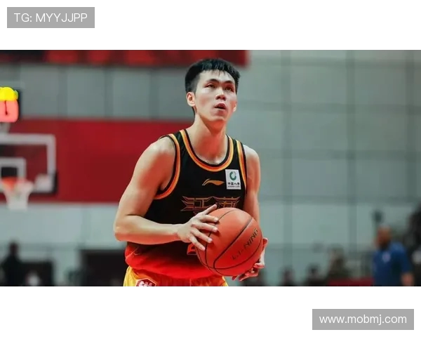 庞峥麟32分4助攻超远三分惊艳全场 新赛季首位30+得分新秀表现精彩