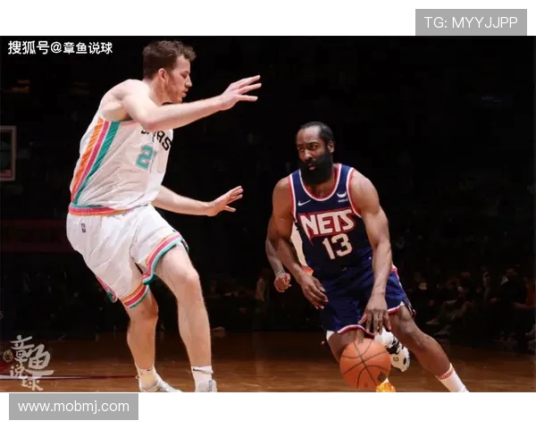 埃奇库姆手感冰凉16投3中仍送10分2板5助攻难掩球队进攻困境